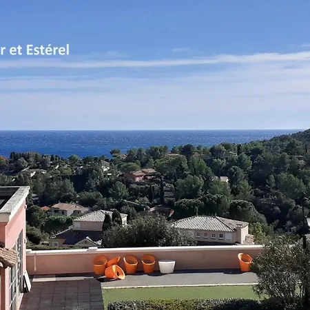 Appartement Location Vue Et Esterel, Cap Estérel Agay-saint Raphaël, T2, Piscines, Parking, Wifi *